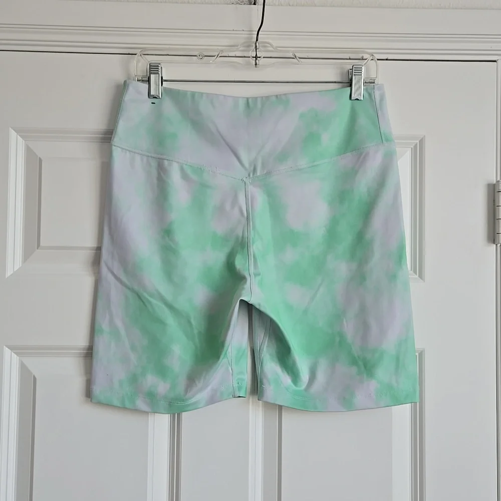 Nike Green and White Bike Shorts Moisture-Wicking Performance